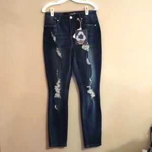 New Indigo Rein size 9 curvy fit denim distressed high rise narrow leg crop jean